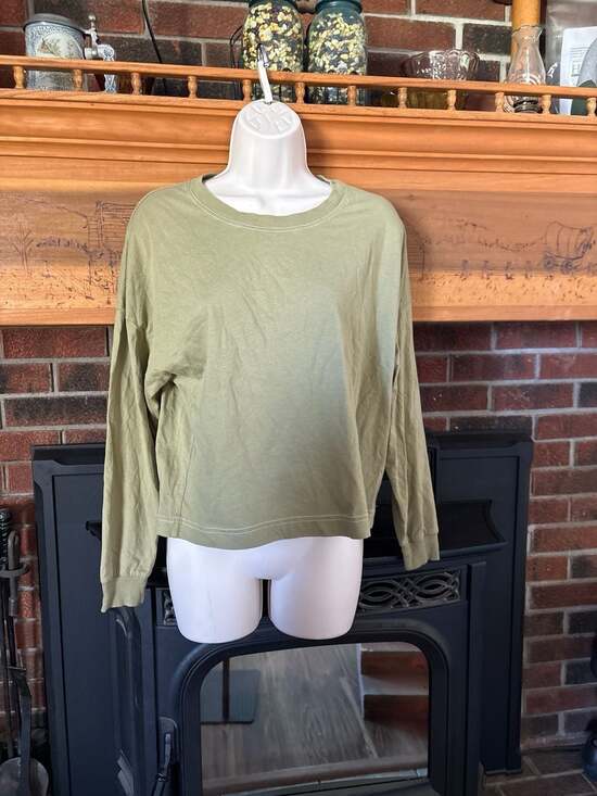 Forever 21 Tops - Forever 21 Olive Green Boxy Long Sleeve Crop Tee